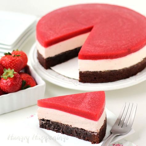 Brownie Cheesecake Topped with Strawberry Gelée Cheesecake On A Stick Recipe, Gelee Recipe, Deserts With Cream Cheese, Strawberry Cheesecake Mousse, Chocolate And Strawberry, Strawberry Cheesecake Recipe, Brownie Cheesecake, Pan Sin Gluten, Cheesecake Toppings