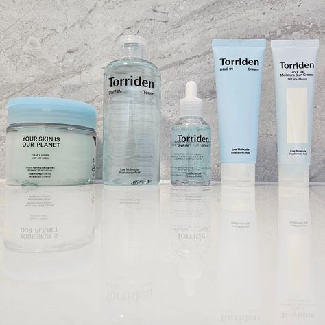 #ad 💝 A skincare range gifted by StyleKorean for test and review is this selection of Torriden DIVE IN Low Molecular Hyaluronic Acid skincare products: 💗 Multi-Pads: Gently exfoliates the skin and eliminates excess sebum and impurities, leaving skin plump and moisturise. 💗 Toner: Helps to replenish the skin’s moisture levels, keeping skin supple while providing anti-aging benefits. 💗 Serum: A lightweight but powerful serum that instantly hydrates and soothes skin and gives skin an extra... Torriden Skin Care, Hyaluronic Acid Serum, Natural Skin, Skincare Products, Dive In, Hyaluronic Acid, Natural Skin Care, Toner, Anti Aging