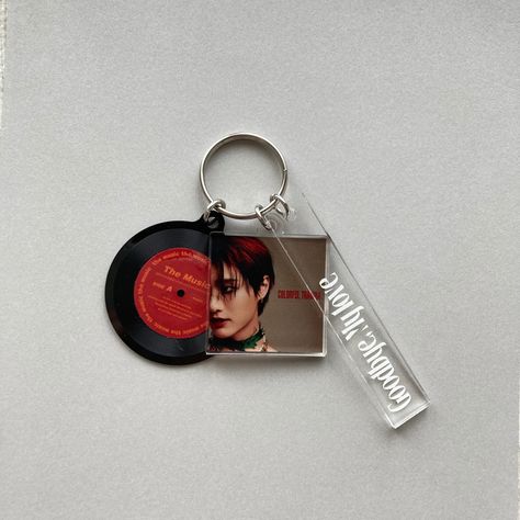 Acrylic Keychain Ideas Diy, Kpop Present Ideas, Kpop Keychain Ideas, Album Keychain, Kpop Keychain, Nfc Sticker, Kpop Diy, Cover Photo Quotes, Acrylic Frames