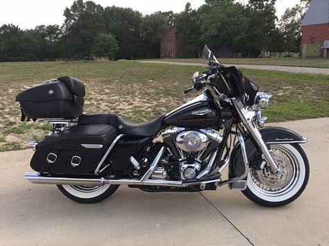 Photo of a 2002 Harley-Davidson® FLHRC/I Road King® Classic Harley Road King, Harley Davidson Motorcycles Road King, Harley Davidson Seats, Harley Davidson Road King, Road King Custom, Harley Davidson Knucklehead, Road King Classic, Harley Davidson Baggers, Harley Davidson Touring