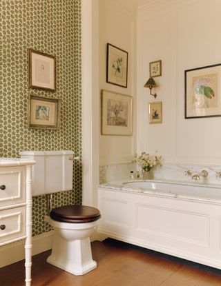 Inside Rita Konig's smart London house, created by combining two flats into one Rita Konig Kitchen, Rita Konig, Warm Bathroom, London Home, London House, Upstairs Bathrooms, English Country House, Bathroom Layout, Elegant Bathroom