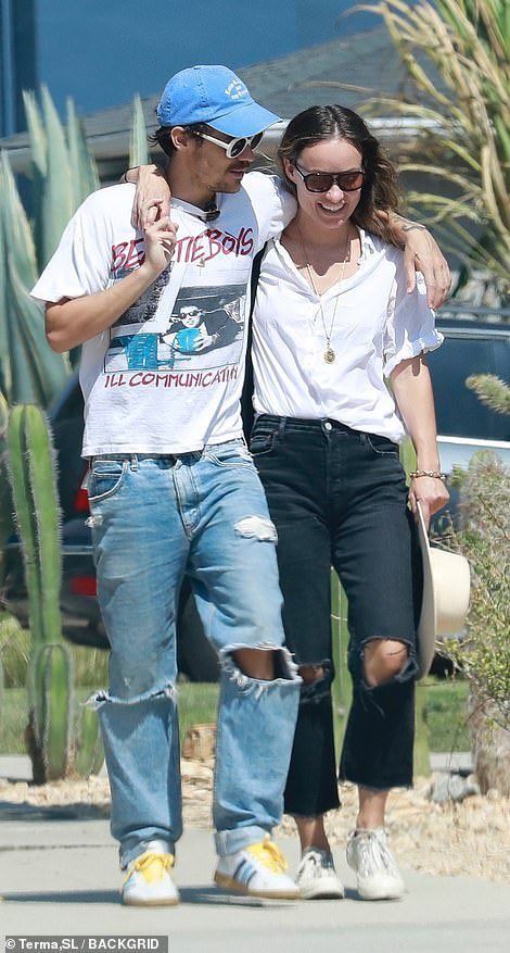 Harry And Olivia, Harry Styles And Olivia Wilde, Fashion History Books, Gemma Styles, Harry Styles Outfit, I'm With The Band, Olivia Wilde, Denim Trends, Harry Edward Styles