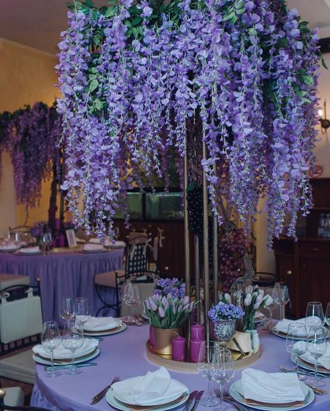 Wisteria flower wedding centerpiece Wisteria Centerpiece Floral Arrangements, Wisteria Flower Decoration, Wedding Wisteria Decor, Wisteria Centerpiece Wedding, Wisteria Centerpiece, Wisteria Wedding Colors, Tall Wedding Vases, Wisteria Vines, Bridgerton Party