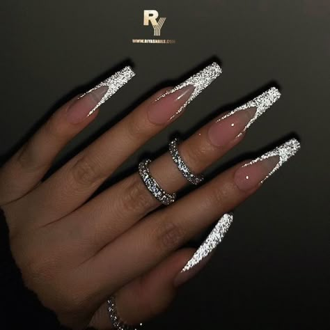 Silver Sparkly Nails, Sparkly Nail Designs, Sliver Nails, Sparkly Acrylic Nails, Silver Acrylic Nails, Prom Nails Silver, Silver Glitter Nails, White Acrylic Nails, Coffin Nails Long