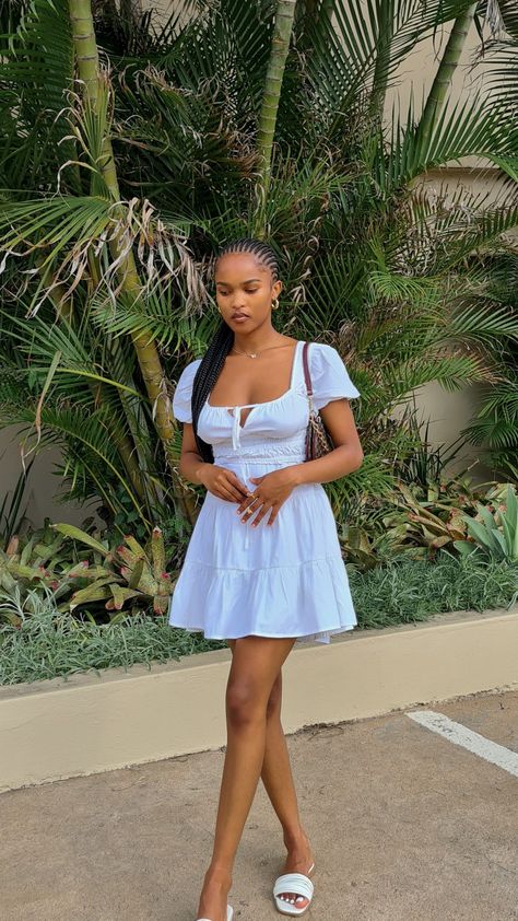 Black girls fashion. White cute dress for black girls Soft Girly Outfits Aesthetic, Cute Picnic Outfits Summer, Simple Date Outfit Casual, All White Brunch Outfit, White Brunch Outfit, Picnic Outfit Black Women, Bae Vacation, Dress Cute Outfits, Brunch Outfit Summer