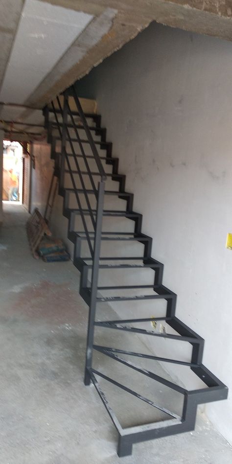 Steel Stairs Design, Stair Design Architecture, درج السلم, Staircase Interior Design, Staircase Design Modern, Staircase Railing Design, Stair Design, Tiny House Stairs, Stairs Design Interior