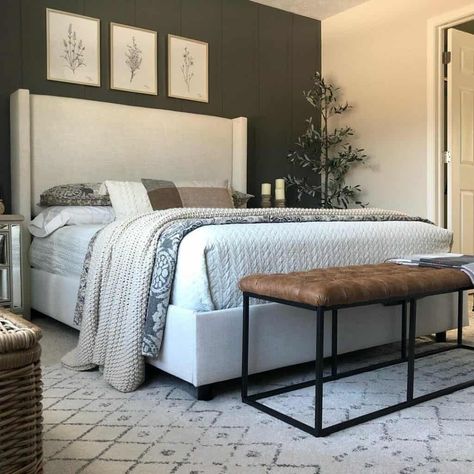 Grey Tufted Headboard Bedroom, Grey Bedroom Decor Ideas, Grey Tufted Headboard, Grey Blankets, Tufted Headboard Bedroom, Cozy Grey Bedroom, Black Accent Wall, Black Walls Bedroom, Relaxing Room