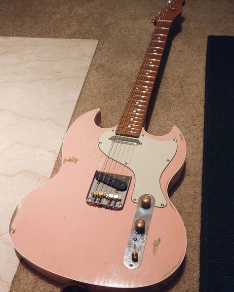 Banjo Tabs, Custom Bass Guitar, Sg Guitar, Pink Guitar, Boutique Guitar, Guitar Tattoo, Guitar Obsession, Unique Guitars, Cool Electric Guitars