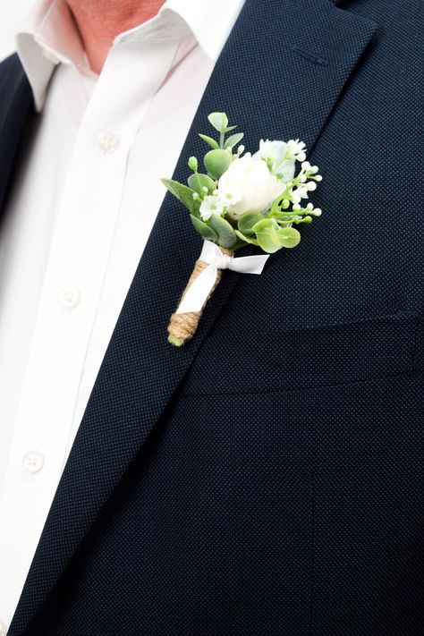 Silk Flower Boutonniere, Boutonnieres Prom, Groom Style Wedding, Groomsmen Accessories, Flower Crown Bride, Bride Crown, Rustic Boutonniere, Best Man Wedding, Groomsmen Boutonniere