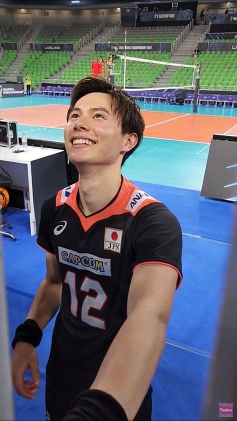 Volleyball Boys, Ran Takahashi, Japan Volleyball, Volleyball Uniforms, Japan Volleyball Team, Mens Volleyball, Volleyball Inspiration, Run 3, Volleyball Outfits