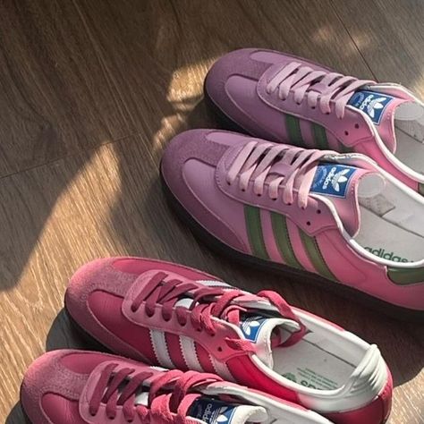 Adidas Og Samba, Og Samba, Samba Adidas, Adidas Og, Colorful Sneakers, Pretty Shoes Sneakers, Aesthetic Shoes, Swag Shoes, Street Style Chic