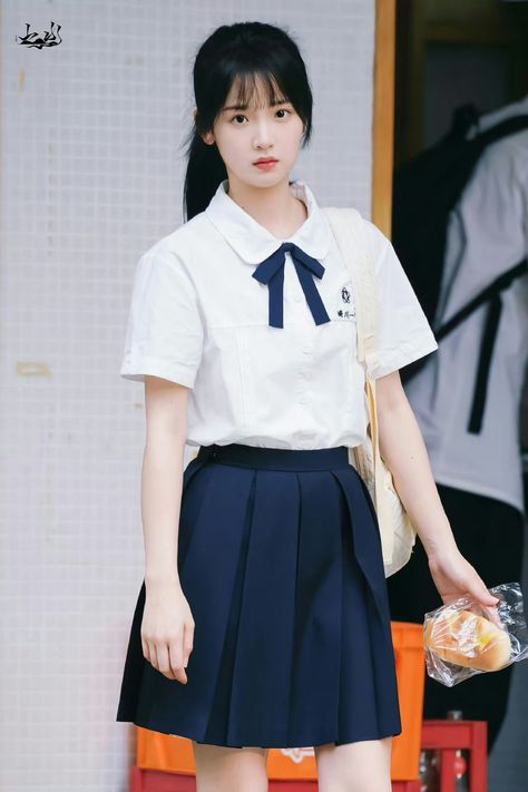 Ulzzang Dress Formal, College Girls Outfit, Korean Uniform School, Japan School Uniform, College Girl Outfits, Zhang Miaoyi, Zhang Miao Yi, School Uniform Skirts, High School Uniform