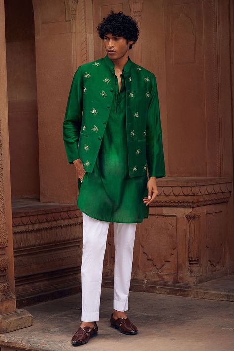 Buy Green Chanderi Silk Embroidery Floral Safi Bundi And Kurta Set For Men by Seema Nanda Online at Aza Fashions. Kurta Patterns Men, Men Wedding Guest Outfit Indian, Men Mehendi Outfits, Mens Mehendi Outfits, Sangeet Men Outfit, Sangeet Outfit Men, Men’s Kurta, Traditional Outfit Men, Mehendi Outfits For Men