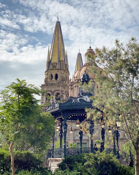 Guadalajara Aesthetic, Culture Wall, Mexico Destinations, Architecture Landmark, Visit Mexico, Oil Pastel Art, City Vibe, Story Characters, Mexican Culture