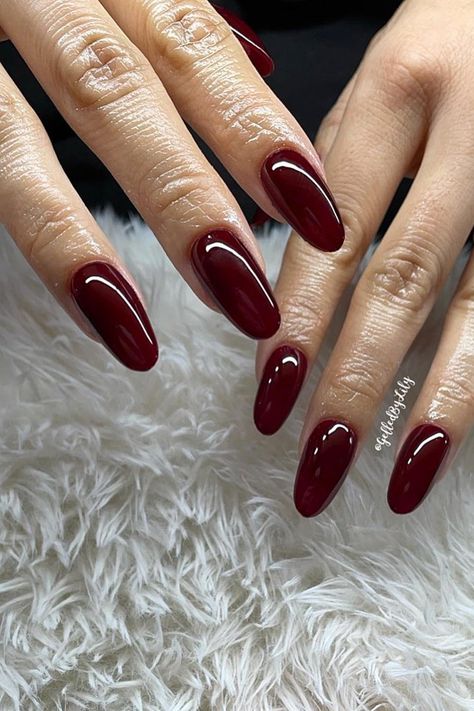 Wine Jelly Nails, Wine Almond Nails, Round Red Nails, Medium Round Nails, Medium Oval Nails, Red Wine Nails, Round Shaped Nails, Nails Selfie, Burgundy Nail Designs