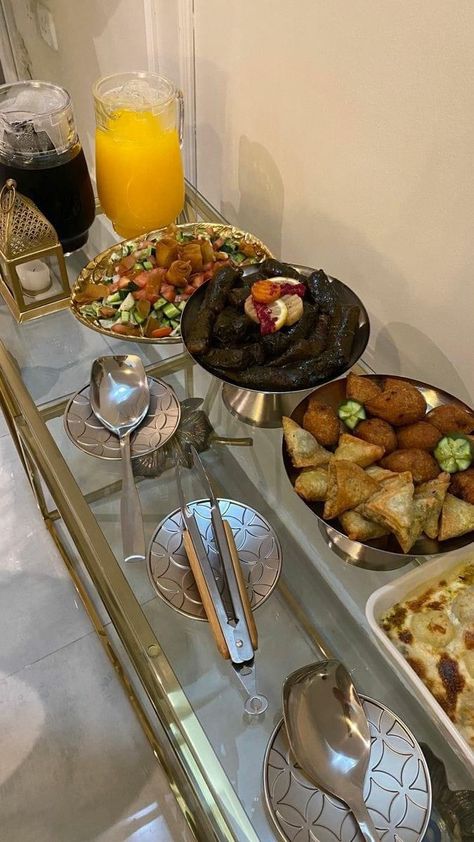 Catering Food Displays, Tunisian Food, Dubai Food, Ramadan Kareem Decoration, Bistro Food, Catering Ideas Food, Delicacy Food, Food Displays, Catering Food