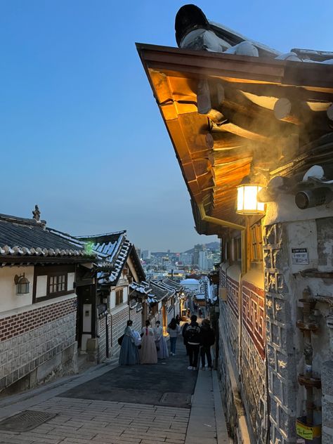 bukchon hanok village Jeonju Hanok Village, Hanok Village, Bukchon Hanok Village, Simple Bedroom, Art Class, South Korea, Seoul, Japan, Bedroom