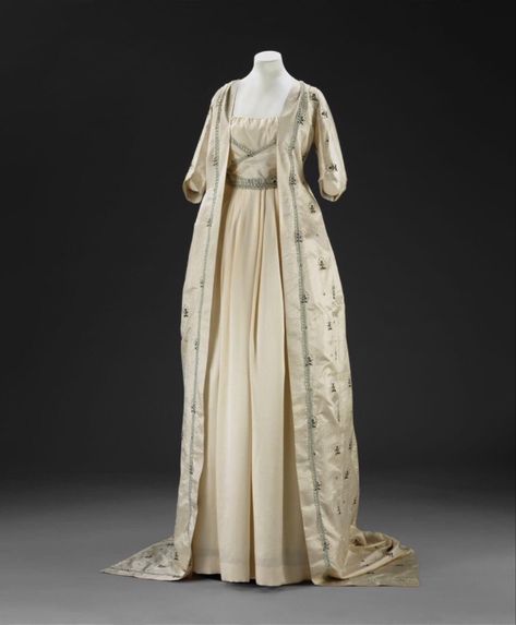 Regency Dance, 1780s Fashion, Beige Gown, Bridgerton Ball, 1790s Fashion, Bridgerton Party, Regency Clothing, Gaun Abad Pertengahan, Colonial Dress