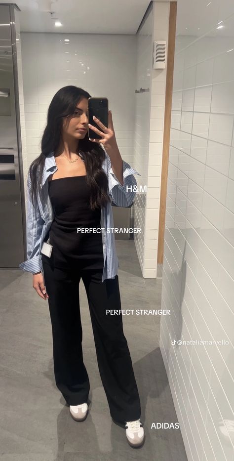 Hostess Job Outfit, Nice Business Casual Women, Office Outfits Women Comfortable, Black Skirt Outfit Business Casual, Cute Warehouse Work Outfit, Business Casual Outfits For College Women, Clinic Outfits Work Clothes, Semi Professional Outfits Women Summer, Work Outfits Women Casual Tech