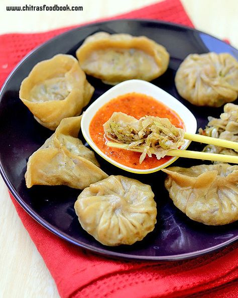 wheat flour veg momos recipe Chinese Platter, Veg Momos Recipe, Veg Momos, Momos Recipe, Fitness Foods, Garlic Chutney, Barley Flour, Vegetarian Cabbage, Steamer Recipes