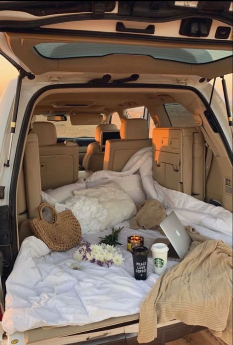 Dream Dates, Picnic Inspiration, Cute Date Ideas, Fun Sleepover Ideas, Car Boot, Dream Lifestyle, Car Interior Decor, Car Camping, Cute Cars