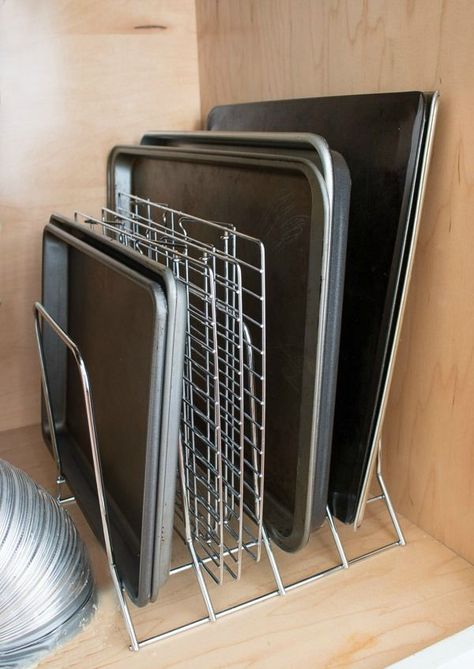 A simple metal rack keeps pans and cookie sheets neat and organized Kitchen Ikea, Apartment Hacks, Interior Boho, Desain Pantry, Kabinet Dapur, Small Kitchen Organization, Decor Ikea, Interior Vintage, Kitchen Organisation