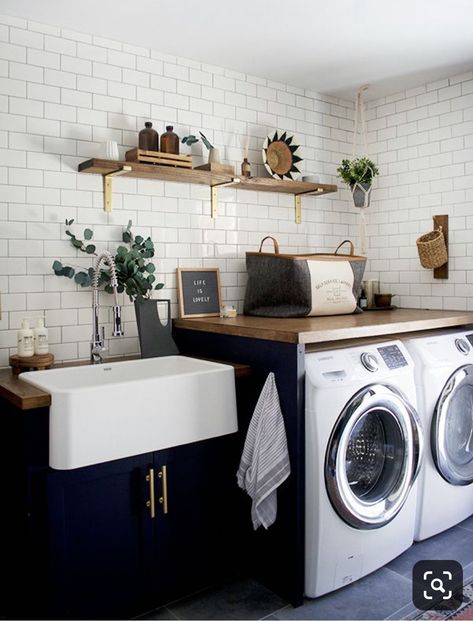 Farmhouse Laundry Room Ideas, Modern Farmhouse Laundry Room, Laundry Room Decorating, Laundry Room Sink, Bedroom Minimalist, Farmhouse Laundry, Farmhouse Laundry Room, Modern Laundry Rooms, Decor Ikea