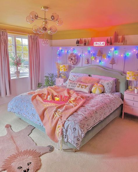 Moody Homes, Living Room Makeovers, Cuartos Aesthetic, Unfiltered Background, Pastel Room, Study Room Decor, Miniature Trees, Cute Bedroom Decor, Dream House Rooms