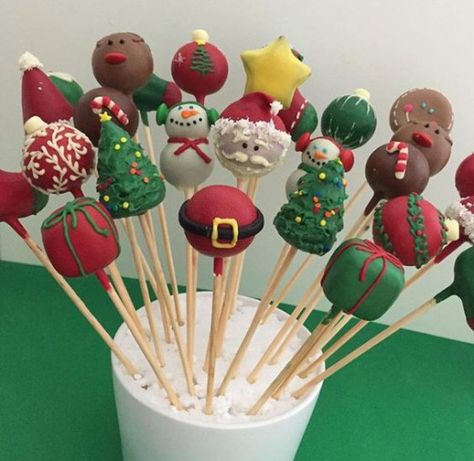 Glitter Cake Pops, Snowman Cake Pops, Cook Ideas, Diy Cake Pops, Grinch Cake, Treat Business, Christmas Bakes, Christmas Tree Brownies, Cake Pop Designs