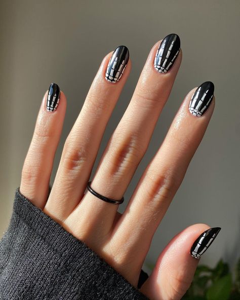 Skeleton Hands Short Almond Witchy Nails, Skeleton Hand Nail Art, Halloween Bride Nails, September Halloween Nails, Gel X Nails Halloween, Black Skeleton Nails, Salem Nails Ideas, Fall Nails Halloween October, Salem Nail Ideas