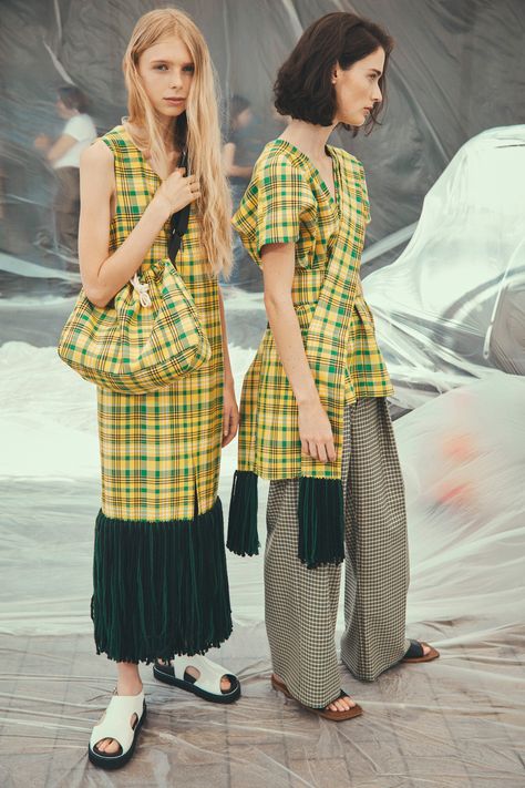 Plan C Spring 2020 Ready-to-Wear Fashion Show - Vogue Hippy Fashion, C Fashion, Fresh Outfits, Street Style Inspiration, Yellow Fashion, Fashion Show Collection, Fashion 2020, Vogue Paris, Spring Collection