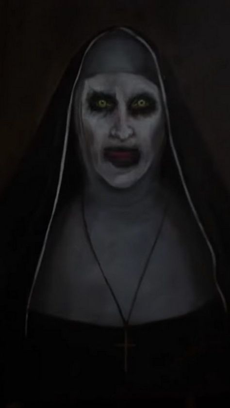 The Nun Valak, 3d Iphone Wallpaper, Ipad Lock Screen, Nun Halloween, Scary Paintings, Movie Character Posters, Halloween Creatures, Horror Photos, Mobile Screensaver