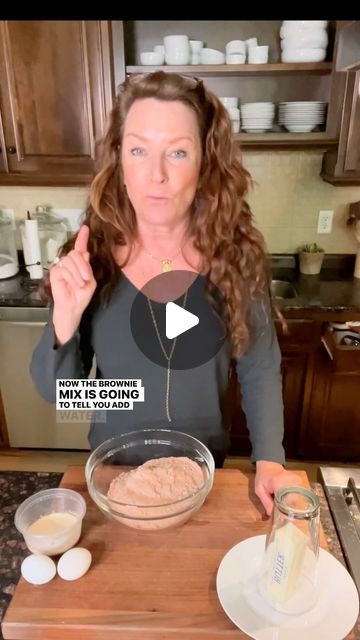 2.6K views · 146 comments | Lauren Lane Beeman on Instagram: "🥰 Who doesn’t like a brownie I mean, come on🤷‍♀️! 
I’ve served brownies at the fanciest events, and just love to have them around the house. 
➡️ But I do like to elevate the box brownie mix by by making a couple ingredient swaps. I love a great baking hack! 
And my BONUS tip…?? if you like a really fudgy brownie, you can substitute olive oil for the vegetable oil and it gives it a fabulous texture and keeps them moist longer. 
Comment “brownie” for all the details on how to make your box brownies better. #bakingvideo #bakingtipsandtricks #brownielovers #browniegourmet" Brownies From A Box Taste Better, How To Make The Best Brownies, Cake Mix And Brownie Mix Together, Dump Brownie Recipes, How To Elevate Box Brownies, Brownies Using Cake Mix Boxes, Better Brownies From A Box Recipe, Make Box Brownies Better, How To Make Brownies From Scratch