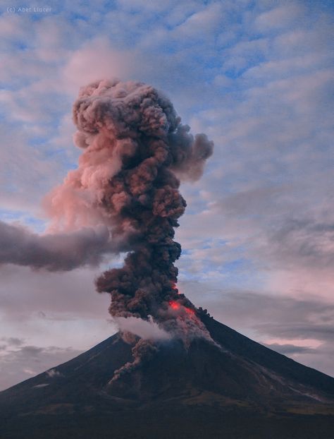 Volcano Aesthetic, Walk Idea, Erupting Volcano, Photography Mountains, Desain Quilling, Aesthetic Blue, Wild Nature, Natural Phenomena, Mountain Landscape