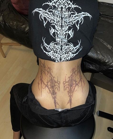 Back Tattoos Grunge, Tatoos Back, Cybersigilism Tattoo Back, Backpiece Tattoo For Women, Back Tattoo Ideas Female, Backpiece Tattoo, Waist Tattoos, Sigil Tattoo, Tattoo Back