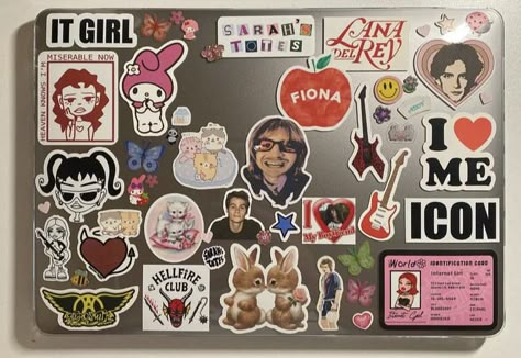 Cute Macbook Stickers, Macbook Sticker Case, Mac Book Case Aesthetic, Stickers On Laptop Aesthetic, Laptop With Stickers Aesthetic, Computer Stickers Ideas, Macbook Stickers Ideas, Macbook Stickers Aesthetic, Sticker Laptop Aesthetic