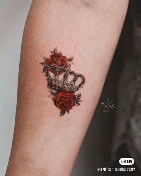 Crown Tattoos For Women, Rose Tattoos For Women, Crown Tattoo Design, Small Rose Tattoo, Tattoo Rose, Incredible Tattoos, Crown Tattoo, Rose Tattoo Design, Tattoo Designs For Women