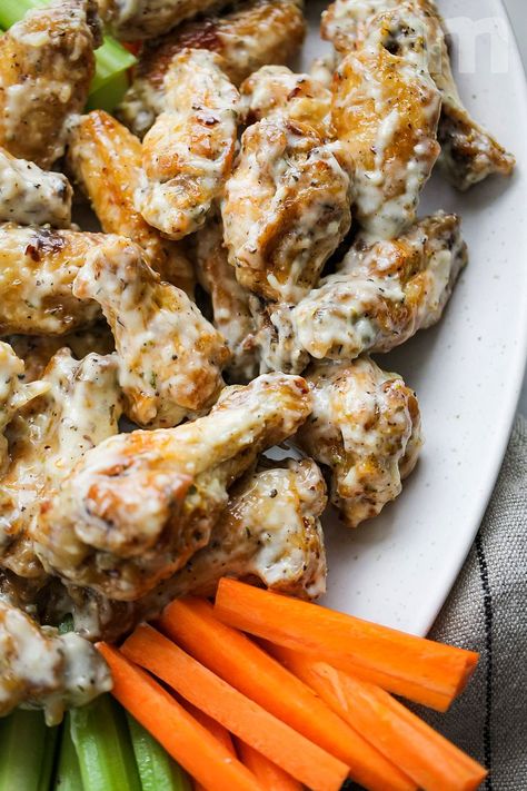 Copycat Buffalo Wild Wings, Garlic Wings Recipe, Parmesan Garlic Wings, Wings Garlic Parmesan, Chicken Wing Dip, Garlic Wings, Garlic Parmesan Wings, Can Chicken Recipes, Garlic Chicken Wings