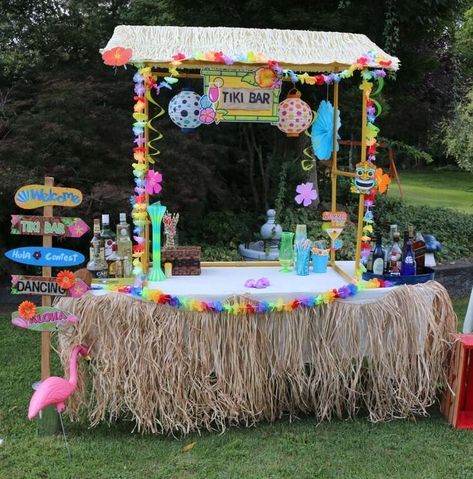 65th Luau Birthday | CatchMyParty.com Hawaiian Birthday Party Ideas, Tiki Party Decorations, Rio Birthday Parties, Hawaii Themed Party, Birthday Luau, Tropical Birthday Party, Luau Party Decorations, Aloha Party, Luau Theme Party