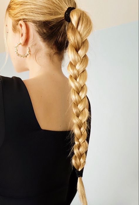 Blonde braid ponytail long hair Braid Down The Middle Ponytail, Braid In Ponytail Hairstyles, Mid Ponytail Braid, Cute Hairstyles Ponytails Simple, Ponytail Plait Hairstyles, Low Pony With Braid, Blonde Braid Ponytail, Ponytale Braid, 1 Braid Ponytail