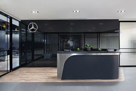 Modern Reception Area, Car Plants, Plants Outside, Brick Columns, Industrial Office Design, Modern Reception, Beautiful Office, Modern Office Design, Mercedes Sl