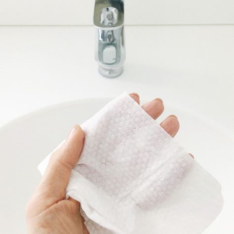 Are Cleansing Wipes Safe? Diy Face Cleansing Wipes, Best Face Wipes, Reusable Cleaning Wipes, Mini Makeup Remover Wipes, Facial Cleansing Wipes, Facial Wipes, Cleansing Wipes, Skin