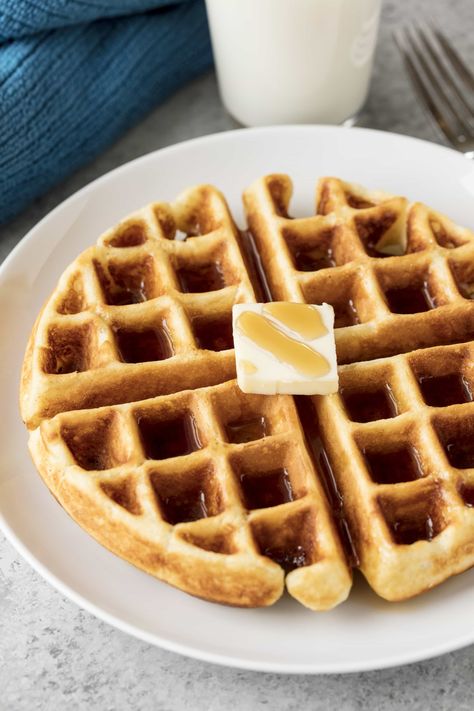 Greek Yogurt Waffles https://thestayathomechef.com/greek-yogurt-waffles/ Yogurt Waffle Recipe, Greek Yogurt Waffles, Yogurt Waffles, Breakfast Pancakes Recipe, Healthy Waffles, Healthy Pancake Recipes, Protein Waffles, Healthy Greek Yogurt, Delicious Clean Eating