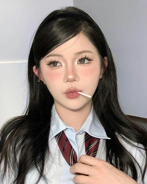 Douyin passport makeup look #douyin #makeup Passport Makeup Look, Makeup Look Douyin, Passport Makeup, Douyin Makeup, Simple Makeup Looks, Soft Girl, Korean Makeup, Simple Makeup, Ulzzang Girl