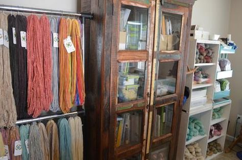 Fiber Studio – Boho Chic Fiber Co. Fiber Studio Ideas, Weaving Studio Organization, Knitting Studio Space, Weaving Studio Spaces, Fiber Arts Studio, Fiber Art Studio, Artist Studio Organization, Fiber Studio, Weaving Studio