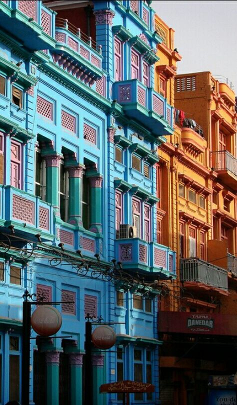 Buildings in old Lahore city, Punjab, Pakistan. Pakistan Punjab Aesthetic, Pakistan Buildings, Kashmiri Architecture, Walled City Lahore, Old Lahore, Pakistani Architecture, Pakistan Art, Culture Photography, Pakistan Culture