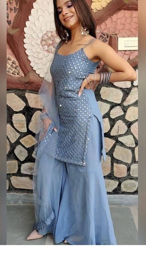 Diwali Outfit Indian For Teens, Diwali Outfit Ideas For Women, Sequin Kurti Designs, Sequin Kurti, Floral Dresses With Sleeves, Diwali Outfits, Simple Lehenga, Indian Outfits Lehenga, Desi Fits