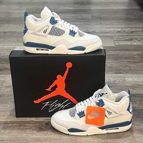 Jordan 4 Industrial Blue Size 10 Brand New In Box Ds Blue And White Jordans, Jordan 4 Military Blue, Fire Shoes, Nike Shoes Women Fashion, Industrial Blue, Pretty Sneakers, Blue Trainers, Jordan 4s, Jordan Shoes Retro