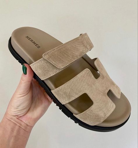 Chypre Sandal Hermes, Grad Outfits, 2024 Outfits, Style Formal, Beach Outfits, Shoe Inspo, Aesthetic Shoes, Party Style, European Summer