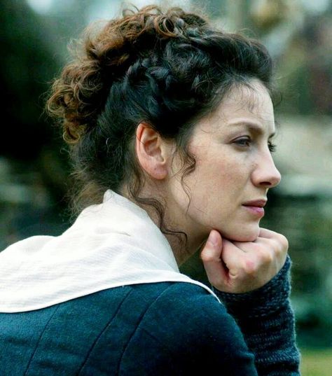 Claire Fraser Costume, Caitriona Balfe Outlander, Outlander Costumes, Outlander Claire, Starz Tv Series, Outlander Season 2, Outlander Season 1, Diana Gabaldon Outlander, Outlander Casting